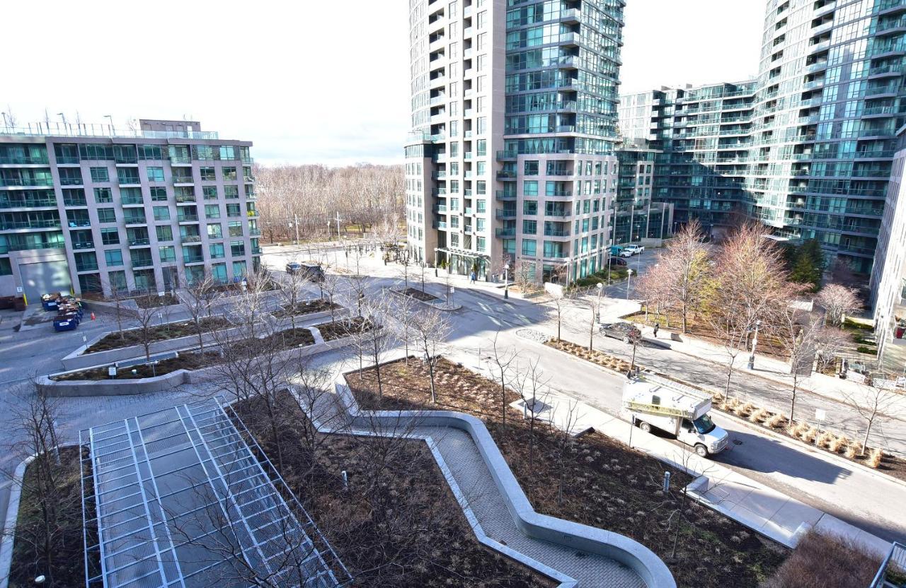 Downtown Condo, Free Parking & Amenities Toronto Exterior foto